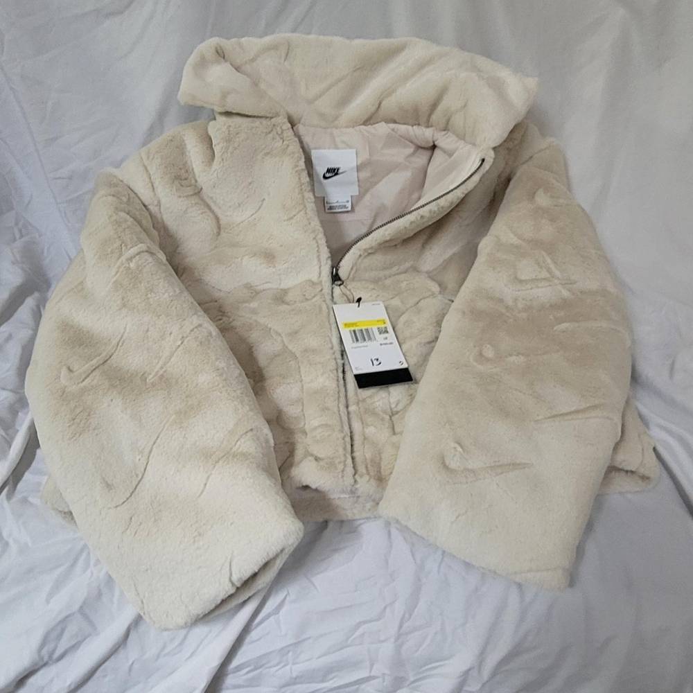 Nike Womens Cream Puffer Jacket